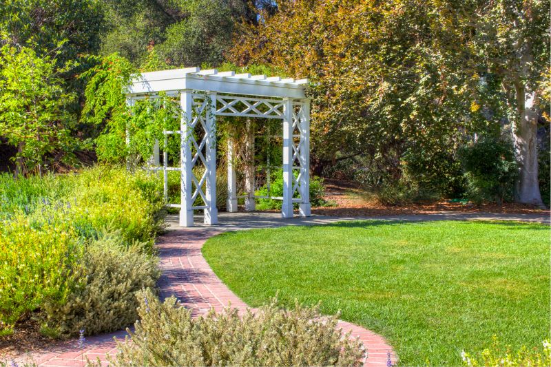 What To Expect During A Commercial Pergola Or Trellis Building Project